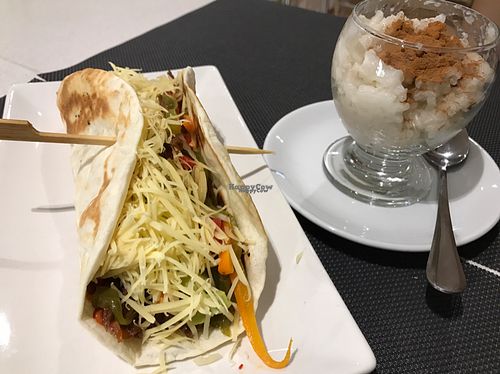 fajita con verdura, seitán, guacamole y queso et un arroz con leche at Bambú in Vigo