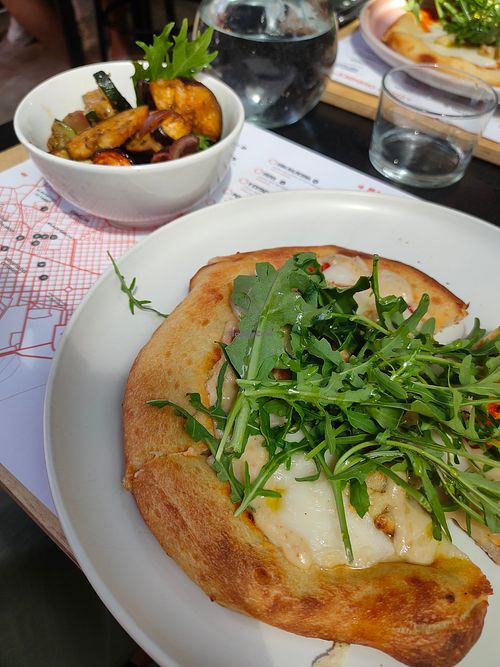 Pizza de los viernes at Väcka in Barcelona