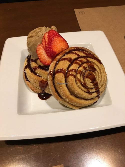 Cinnamon buns at Nümen in Merida