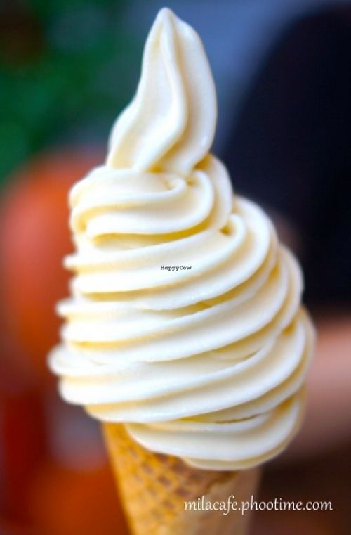 weekly unique flavor limited time offers brings surprises!! 
This one is melon ~ sooooo fruity!!  at Mori Vegan in Kaohsiung