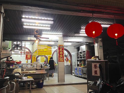 aproach from the outside at Qīng Qí SùShí in Tainan