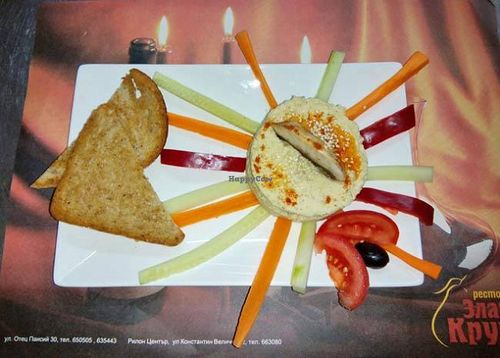 Humus with chickpeas and  tahini  at Zlatna Krusha in Plovdiv