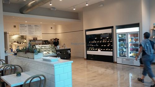 Nice atmosphere at Rooted Juicery + Kitchen - Madison Rd in Cincinnati