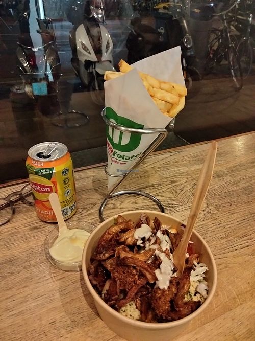 Mushroom shoarma bowl deal at Maoz - Albertcuypstraat in Amsterdam