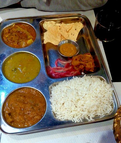 Second course of the menu with 2 courses, dessert, bread and wine for 8, 50€  - mixed Thai plate with basmati rice, broccoli curry, zucchini tomato spicy curry and red lentil curry; fried cauliflower wing with sour sauce and salty cumin crekers  at The Mantraa in Barcelona