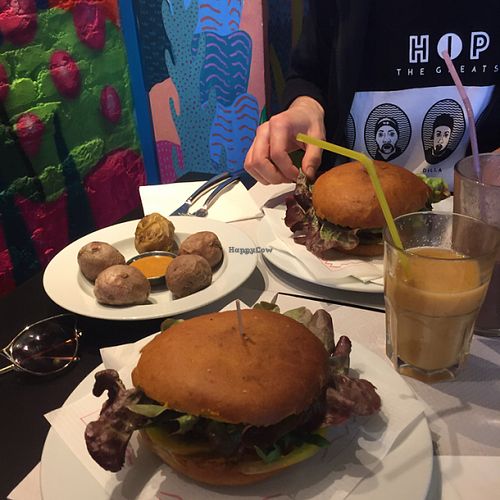 Seitan burgers, salt & skin potatoes, fresh juices and milkshakes at The Mantraa in Barcelona