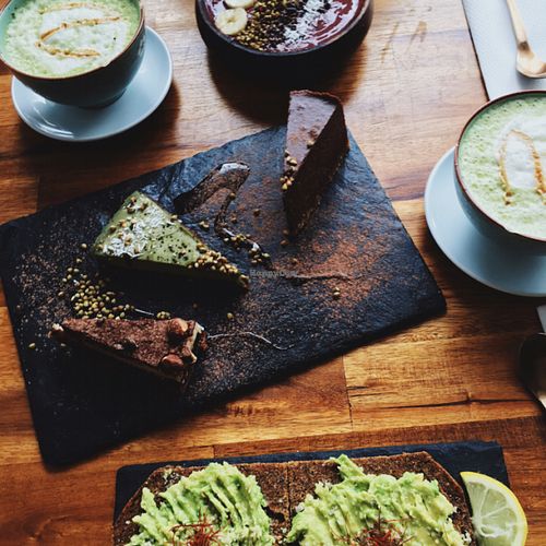 avocado untoast, acai bowl, matcha lattes & desert sharing plate at Rawtastic in Berlin