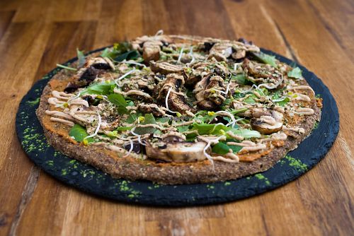 Pizza Cheddar Funghi at Rawtastic in Berlin