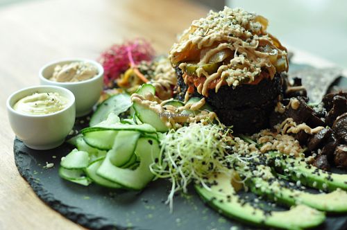 Burger Raw Vegan Style at Rawtastic in Berlin