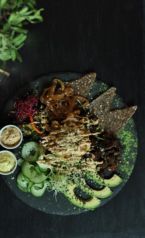 Burger Raw Vegan Style at Rawtastic in Berlin