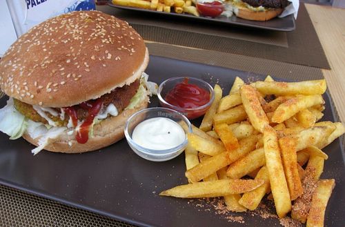 Vegan curry burger at Tight Aggressive in Istanbul