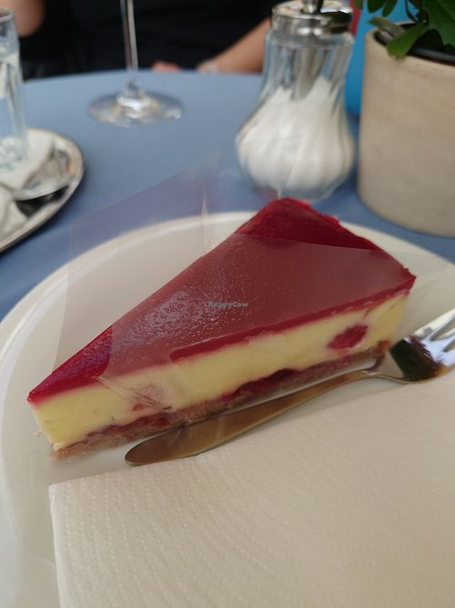 Raspberry cake / Himbeer Torte at Manna in Innsbruck