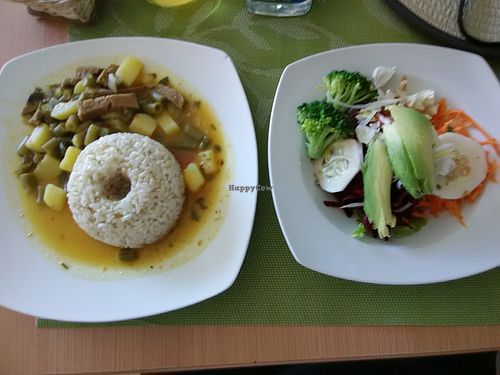 Meal of the day: salad + main plate at Muya Vegan Cafe - Maybe closed in Trujillo