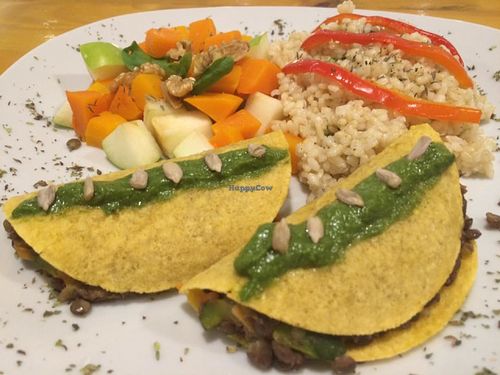 Vegan Tacos filled with Lentils and vegetables.
Salad & Yamaní Roce

Picture taken by RasLok team at RasLok in Buenos Aires