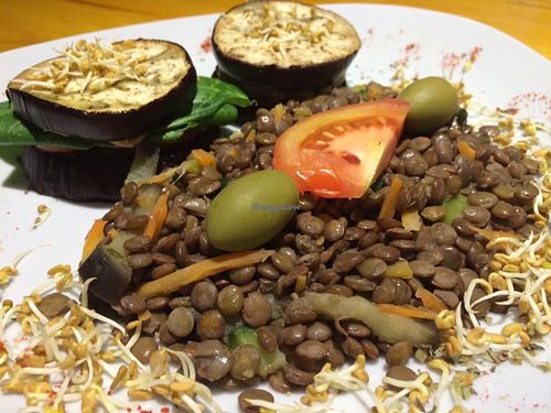 Tortilla Squash, Eggplant burger filled with tomato, sweet potato and spinach. Lentils cooked in Wok style.

Picture taken by RasLok team at RasLok in Buenos Aires
