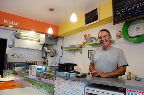 The owner - always smiling, not just in this photo! at Pittz in Aix-en Provence