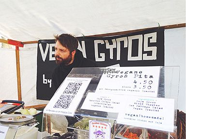 Vegan Gyros stall in Mauerpark at Vegan Gyros - Mauer Park - Food Truck in Berlin