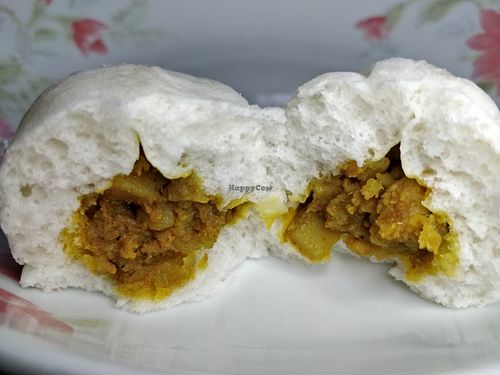 Curry bun at Oh Hock Guan 福源素食包点 in Central Singapore