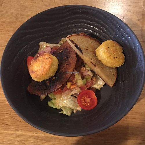 "Goat cheese" salad at Vegan Gorilla in Nice