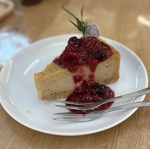 Mixed berry cheesecake   at Brown Poodle in Penang