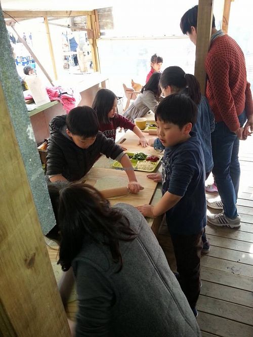 You make the food yourself at Maum Meoggi - Nature's Kitchen in Seoul