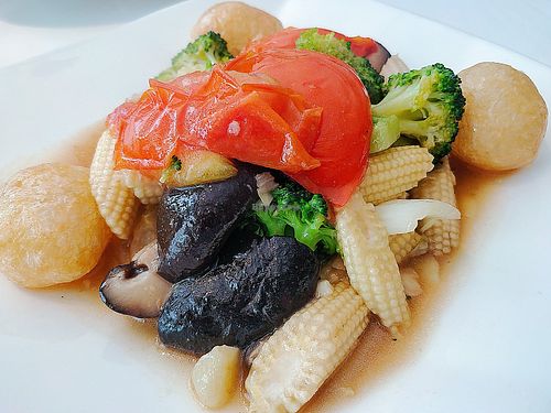 Mixed vegetables with mushroom at Thanying Restaurant - Amara Hotel in Central Singapore