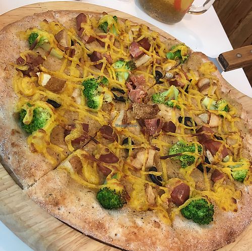 pizza, not really good.  at Cloud Kitchen in Beijing