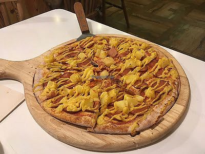 Delicious Hawaiian pizza at Cloud Kitchen in Beijing