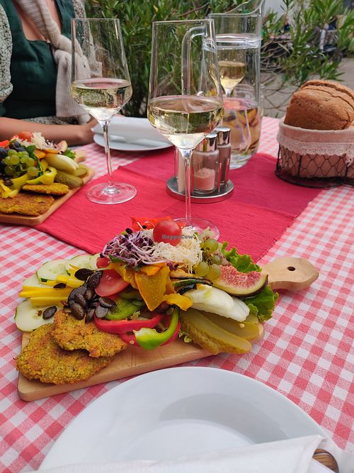 Vegane Brettljause und leckerer veganer Wein! at Bioweingut Otto Knaus in Sulztal