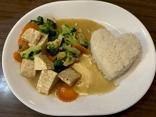 Made for me (asked how I wanted my tofu & I was happy with soft). Garlicky goodness!  at Thai Bistro in New Port Richey