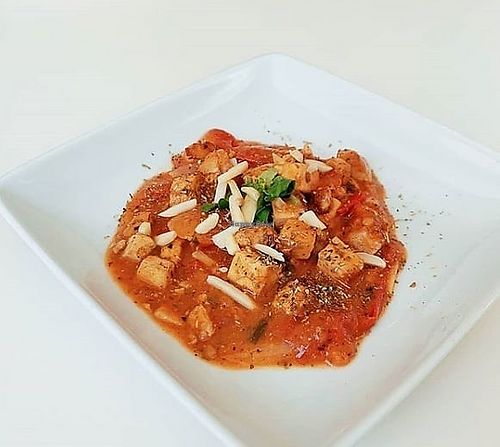 tofu in tomato at Escolha Natura in Lisbon
