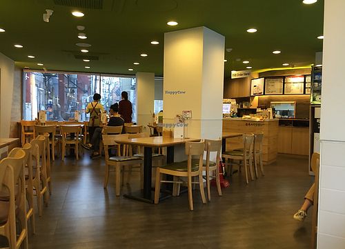 clean modern lots of outlets to charge phones and use their wifi at Bonjuk and Bibimbap - 본죽&비빔밥café in Seoul