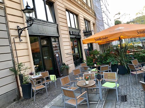 outside seating at TONIS in Leipzig