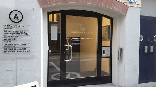 Entrance at Yogaholics United in Zurich