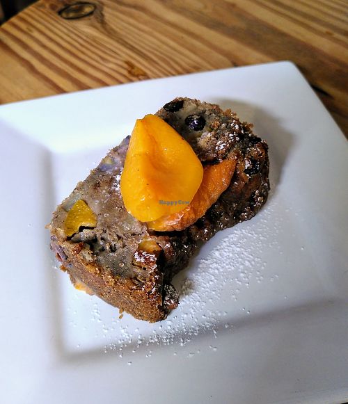 Budín con frutas at La Verde in Lima