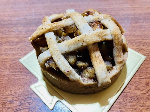 Vegan apple pie  at Semilla in Santiago