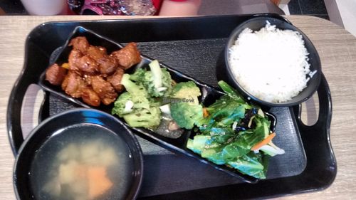 Veggie bento at Greendot 绿一点 - Raffles Place in Central Singapore