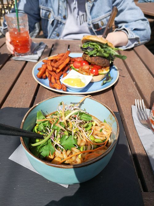 Gartenburger und die japanischen udonnudeln at Pier 14 in Seebad Zinnowitz