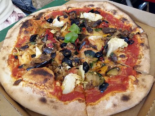 vegan pizza at Pizzeria Dope in Amsterdam