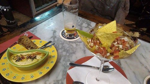 Hummus y ceviche de mango at Etnika's in A Coruna