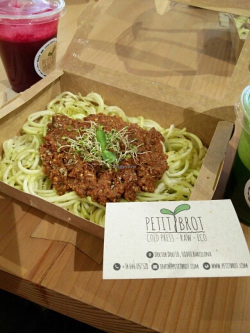 Zucchini spaghetti  at Petit Brot - Cold Press Raw Eco in Barcelona