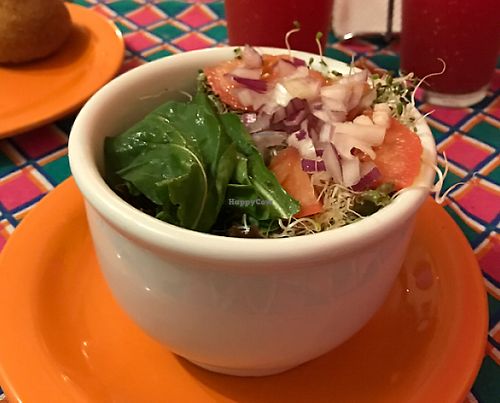 Salad and juices at Mamba Vegan in Curitiba