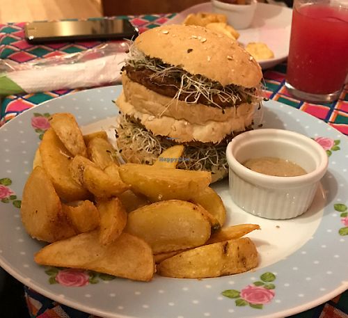 Benjamin burger at Mamba Vegan in Curitiba