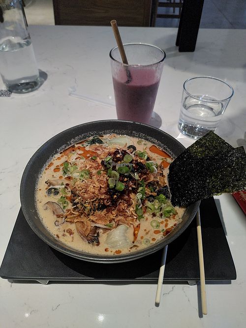 Shrooms ramen and Tropical Flow smoothie 😋 at Love Life Cafe in Miami