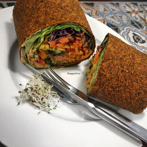 Slow foodie rawlicious rolls at Slow Foodiez in Budapest