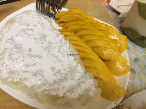 Mango sticky rice with coconut sauce  at Cheng Si Jie Thai Private Kitchen 鄭​師姐泰式素食私房菜 in Kowloon