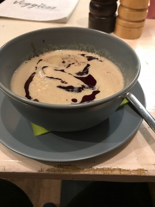 Appel celery soup at Veggiezz - Am Salzgriess in Vienna