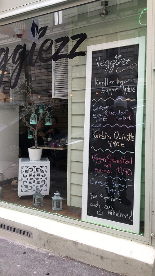 Storefront at Veggiezz - Am Salzgriess in Vienna