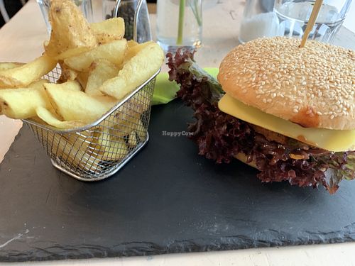 Smokey burger at Veggiezz - Am Salzgriess in Vienna