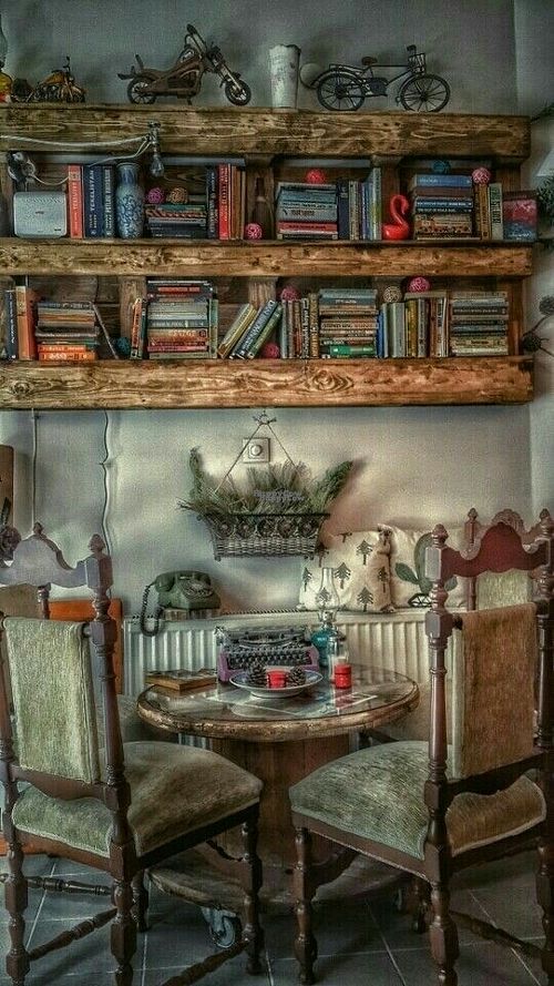 Upcycled Bookshelf at KafeNAsanat in Istanbul